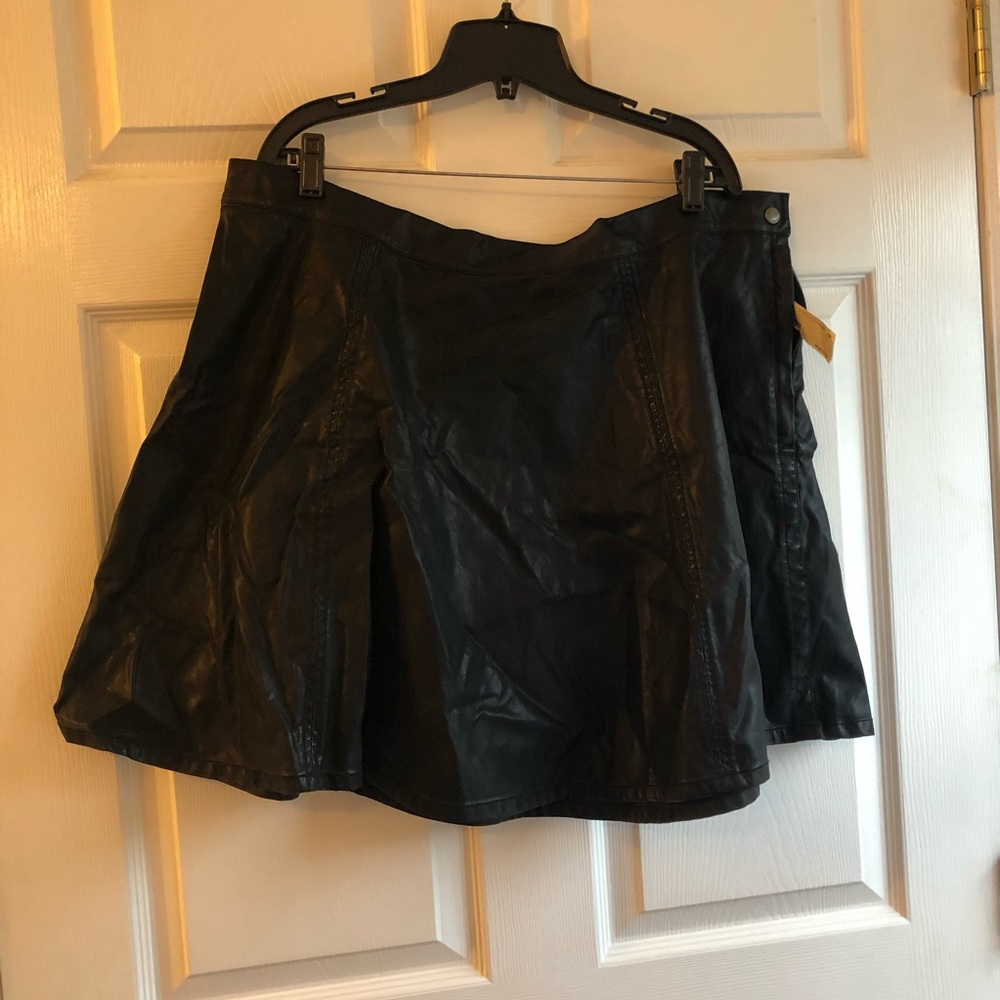 Forever 21 3x faux leather skater skirt